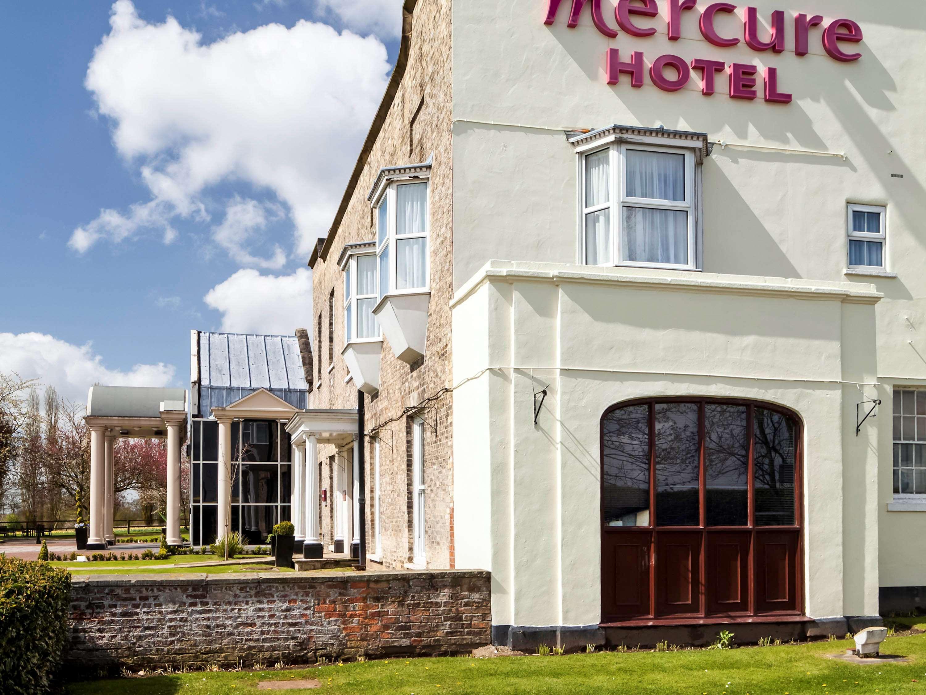 Mercure York Fairfield Manor Hotel Exteriör bild